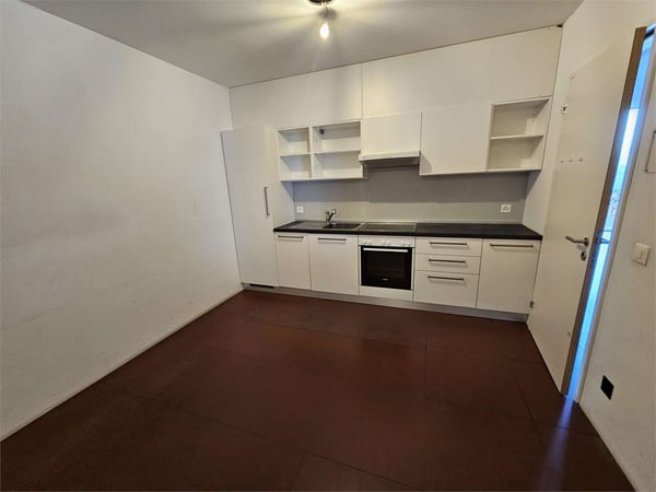 Sant'Antonino, affittiamo ufficio 250 mq + magazzini adiacenti 8