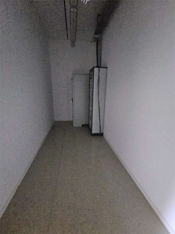 Sant'Antonino, affittiamo ufficio 300 mq + magazzini adiacenti 13