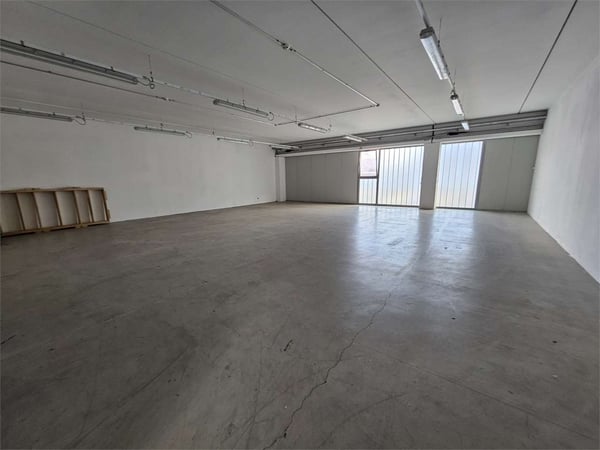 Sant'Antonino, affittiamo ufficio 250 mq + magazzini adiacenti 11