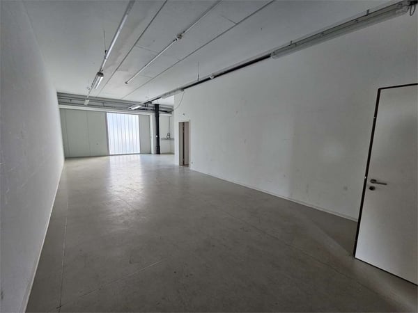 Sant'Antonino, affittiamo ufficio 250 mq + magazzini adiacenti 10