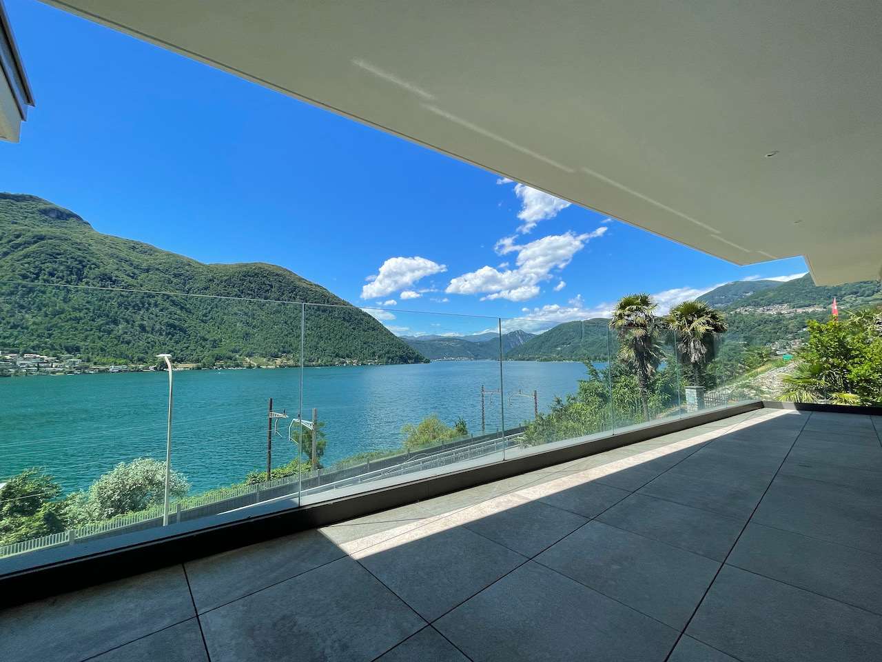 Bild Appartamento con vista lago - 201