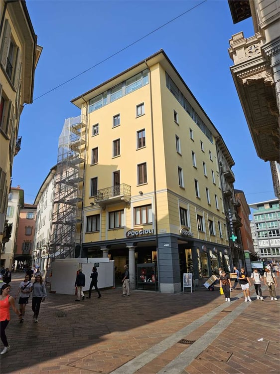 Lugano centro, ufficio ultimo piano 2.5 locali 1