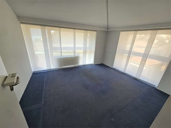 Lugano centro, ufficio ultimo piano 2.5 locali 4