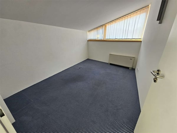 Lugano centro, ufficio ultimo piano 2.5 locali 5