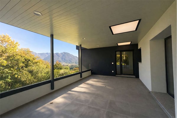 Moderne Villa inmitten von Grün 8