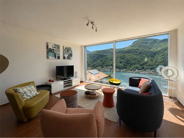 Attico panoramico con ampia terrazza e vista lago 11