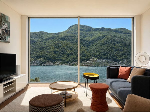 Attico panoramico con ampia terrazza e vista lago 2