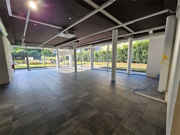 Negozio-spazio commerciale in affitto a Lugano 4