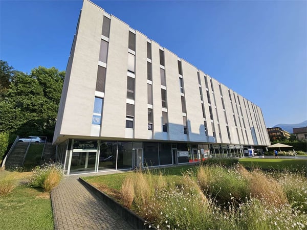 Negozio-spazio commerciale in affitto a Lugano 13