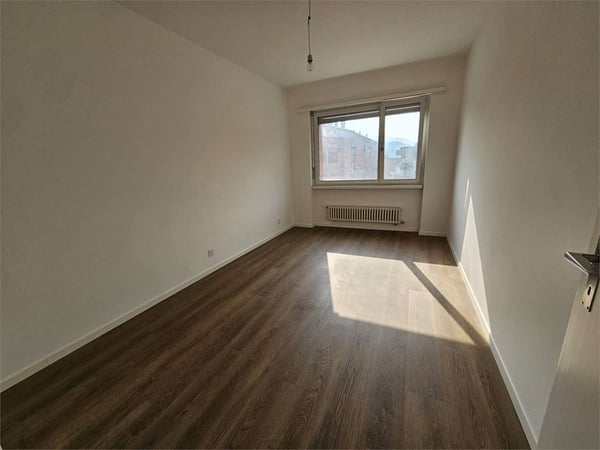 Chiasso, affitto ampio 1.5 locali con balcone 9