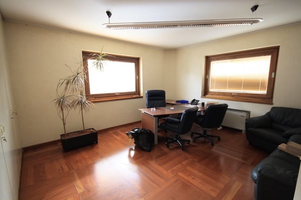 Uffici da ca. 220 m² a ca. 600 m² in palazzina di standing superiore con posti auto 5