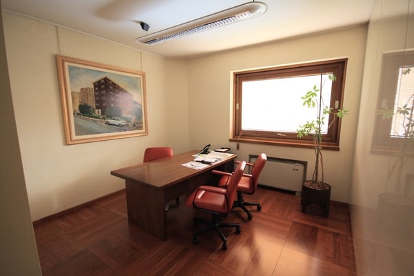 Uffici da ca. 220 m² a ca. 600 m² in palazzina di standing superiore con posti auto 6