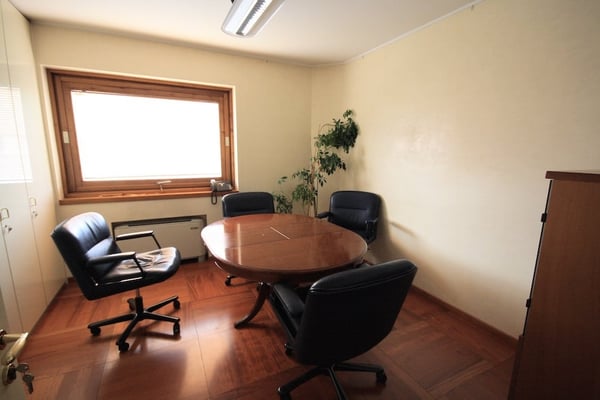 Uffici da ca. 220 m² a ca. 600 m² in palazzina di standing superiore con posti auto 8