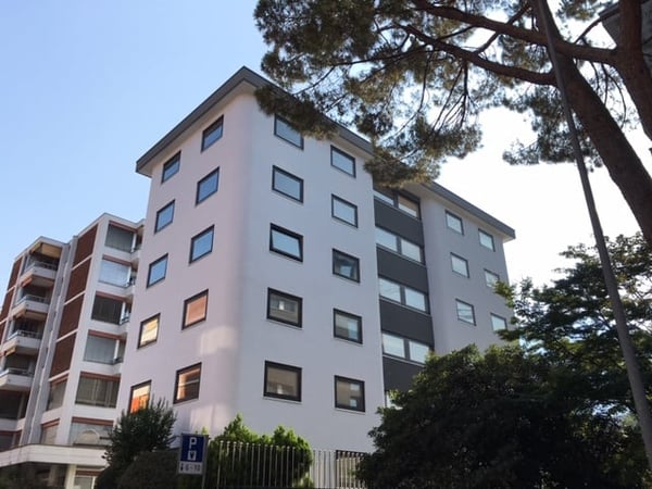 Ufficio ca. 220 m² in stabile rappresentativo con posteggi 1