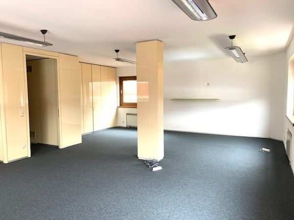 Ufficio ca. 220 m² in stabile rappresentativo con posteggi 4
