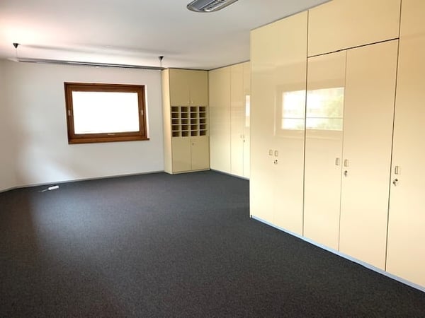 Ufficio ca. 220 m² in stabile rappresentativo con posteggi 9