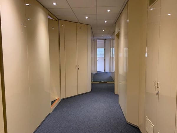 Ufficio ca. 220 m² in stabile rappresentativo con posteggi 7