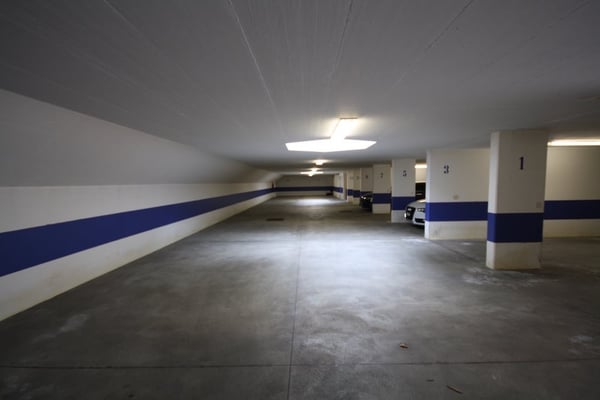 Ufficio ca. 220 m² in stabile rappresentativo con posteggi 11