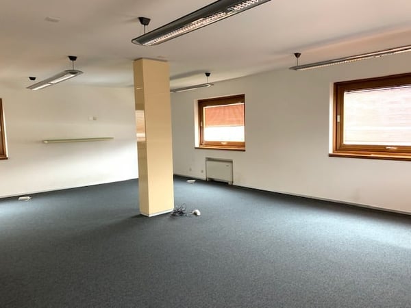 Ufficio ca. 220 m² in stabile rappresentativo con posteggi 6
