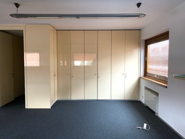 Ufficio ca. 220 m² in stabile rappresentativo con posteggi 5