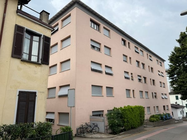 3.5 locali con vista aperta sulla città e montagne e due posti auto 5