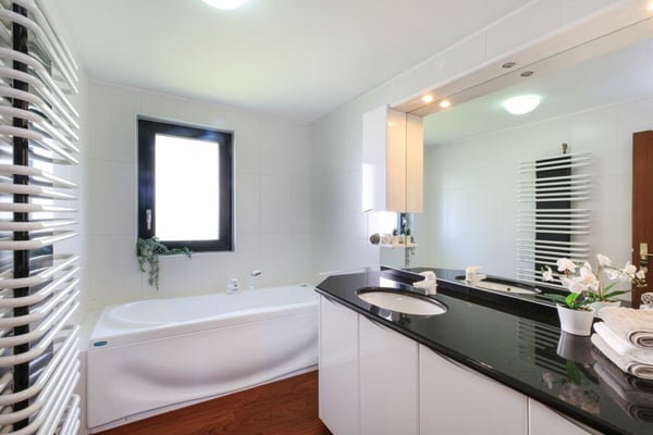 MURALTO - Ampio attico con vista sul Lago Maggiore 15