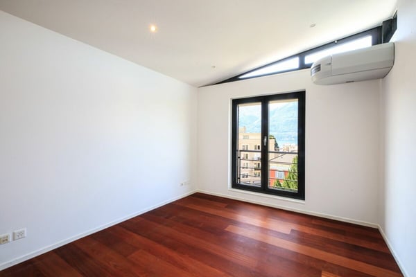 MURALTO - Ampio attico con vista sul Lago Maggiore 20