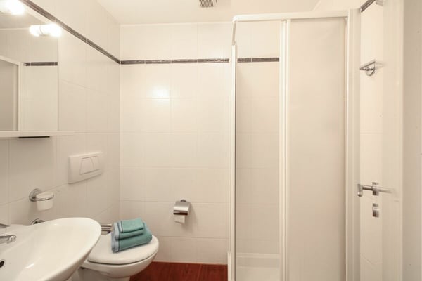 MURALTO - Ampio attico con vista sul Lago Maggiore 23