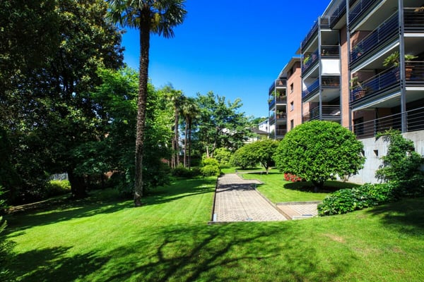 MURALTO - Ampio attico con vista sul Lago Maggiore 31