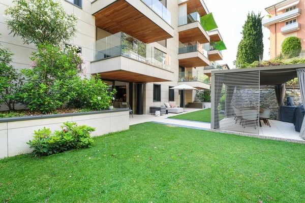 MURALTO - Moderno appartamento con giardino in centro città 36