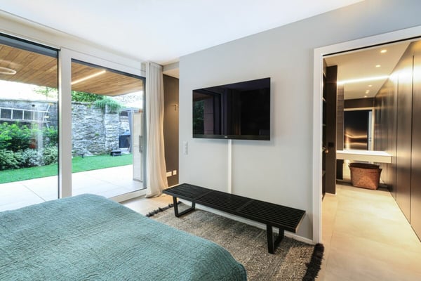 MURALTO - Moderno appartamento con giardino in centro città 17