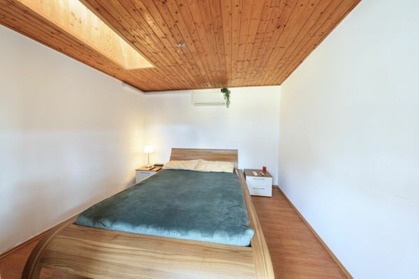 PIANEZZO - Suggestiva casa bifamiliare di nucleo 11