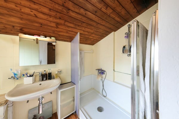 PIANEZZO - Suggestiva casa bifamiliare di nucleo 8