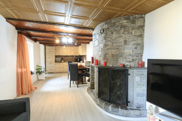 PIANEZZO - Suggestiva casa bifamiliare di nucleo 6