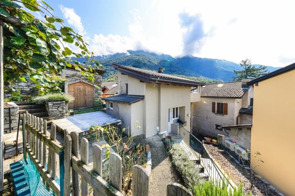 PIANEZZO - Suggestiva casa bifamiliare di nucleo 21