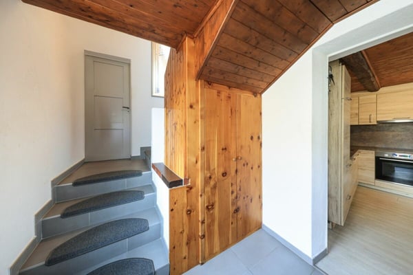 PIANEZZO - Suggestiva casa bifamiliare di nucleo 7