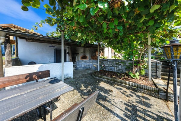 PIANEZZO - Suggestiva casa bifamiliare di nucleo 20