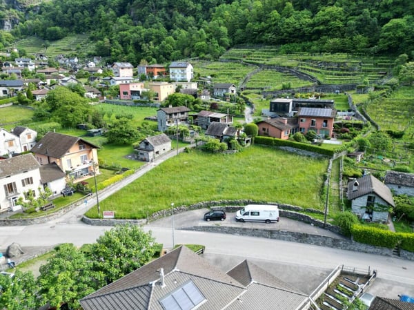 MAGGIA - Grande terreno edificabile in posizione centrale e soleggiata 2