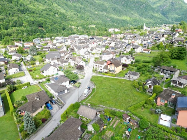 MAGGIA - Grande terreno edificabile in posizione centrale e soleggiata 3