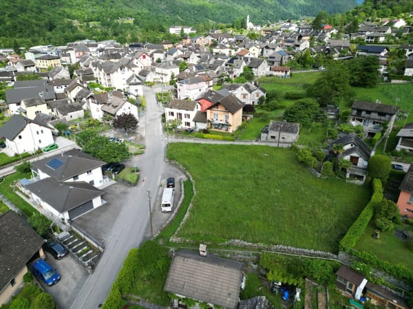 MAGGIA - Grande terreno edificabile in posizione centrale e soleggiata 5