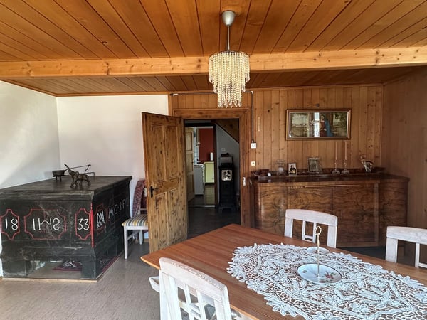 Bauernhaus mit zwei Stallbauten und Bergpanorama in Rabius 15