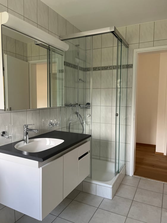 Charmante 3.5-Zimmerwohnung mit Balkon und Garagenbox in Laax 8