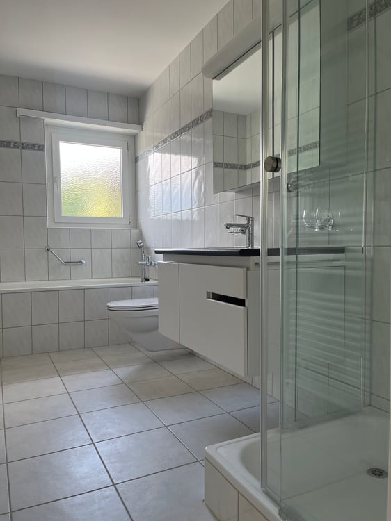 Charmante 3.5-Zimmerwohnung mit Balkon und Garagenbox in Laax 7