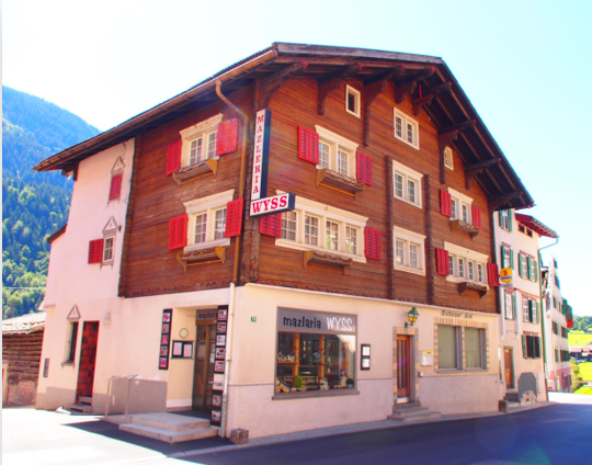 Wohnhaus mit Gewerbefläche und Entwicklungspotenzial in Trun 13