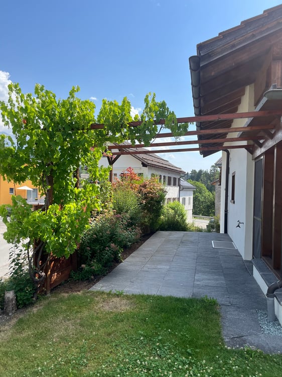 Charmante Haushälfte mit Studio in Laax 8