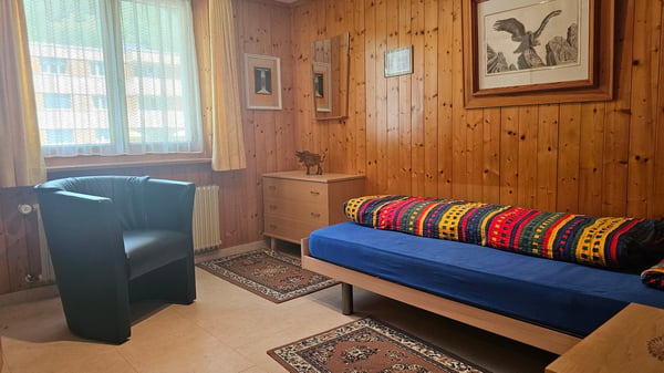 Charmante 2.5-Zimmer-Dachwohnung in Trun 10