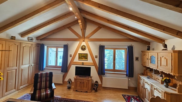 Charmante 2.5-Zimmer-Dachwohnung in Trun 5