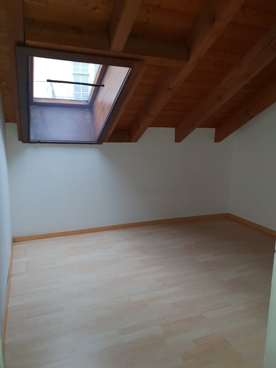 Helle 4-Zimmer-Wohnung mit Balkon im Zentrum von Ilanz 5