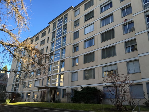 Belle surface administrative d'env. 18 m2 au rez-de-chaussée 8