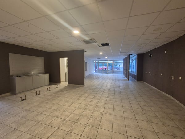 Surface commerciale d'env. 190 m2 au rez-de-chaussée 5